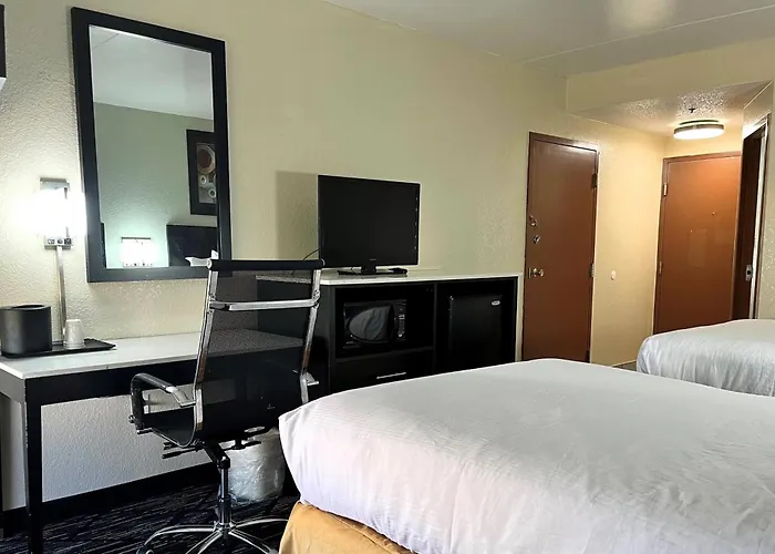 Baymont By Wyndham Cincinnati Sharonville
