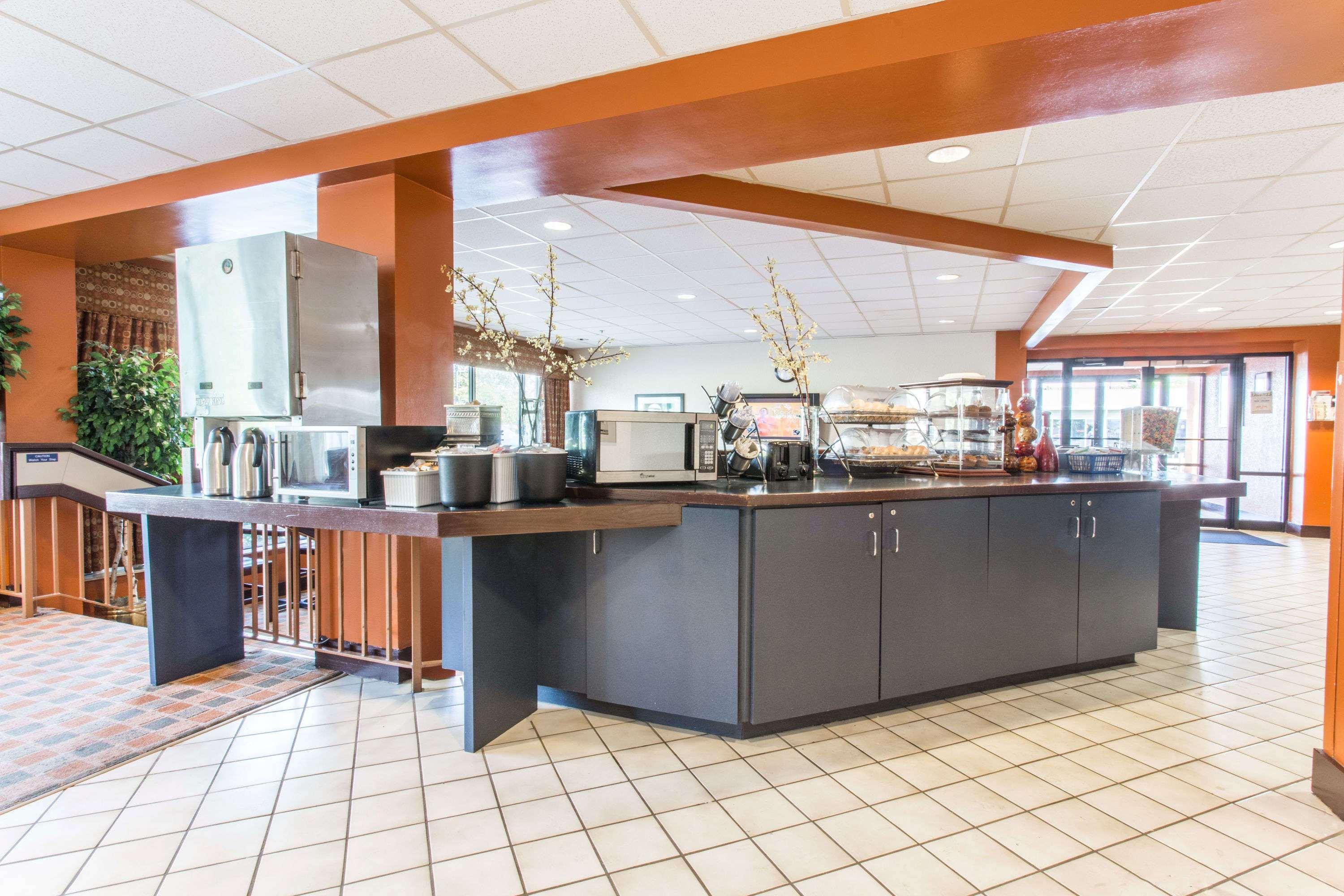 Hotel Baymont By Wyndham Cincinnati Sharonville