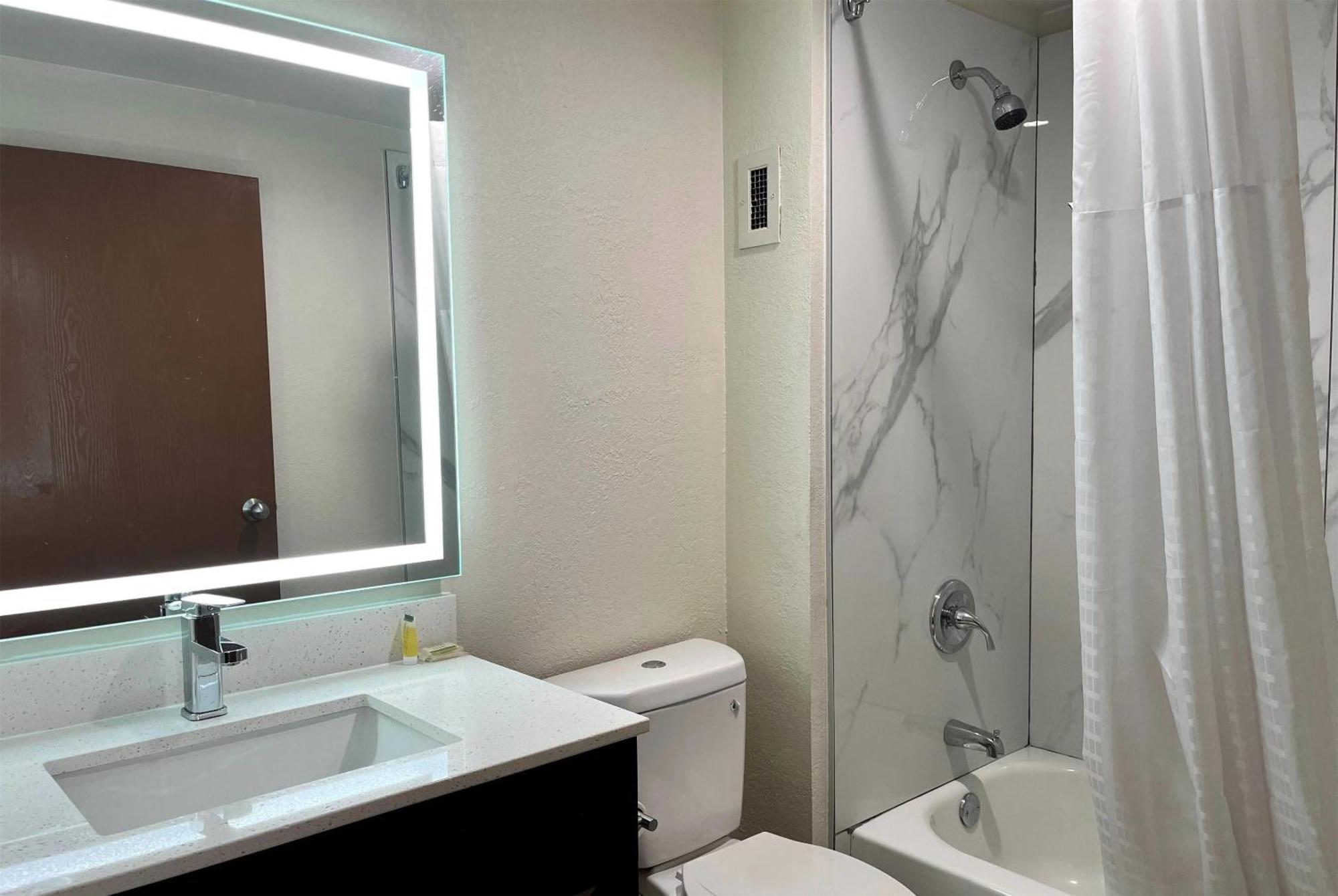 Hotel Baymont By Wyndham Cincinnati 2*