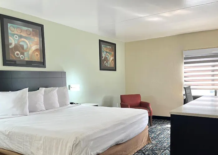 Baymont By Wyndham Cincinnati Sharonville